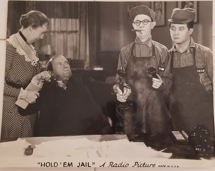 Edna May Oliver, Edgar Kennedy, Robert Woolsey y Bert Wheeler en Prisioneros Jugadores