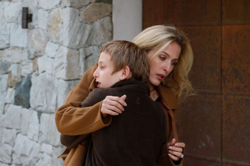Gillian Anderson y Kacey Mottet Klein en sister