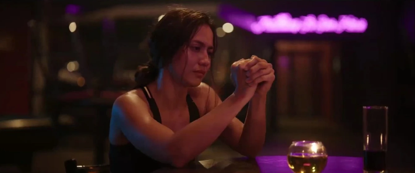 Pevita Pearce en alana-diosa-vengadora