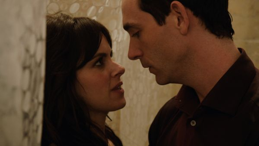 Jonas Chernick y Emily Hampshire en Mi Gran Aventura sexual