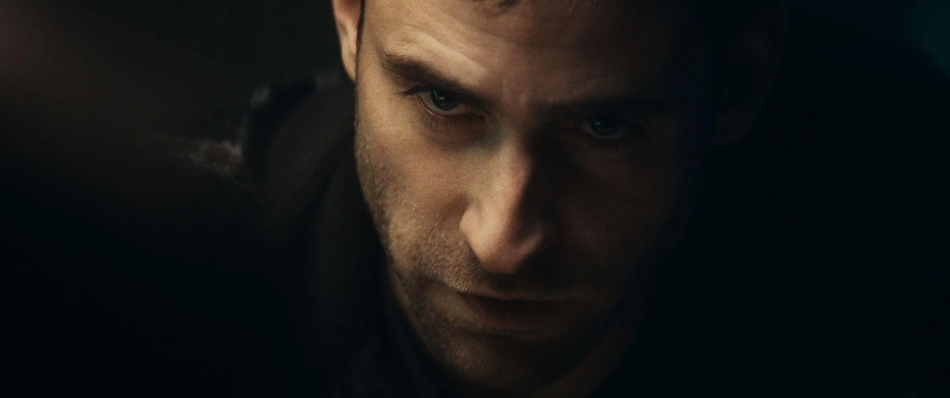 Oliver Jackson-Cohen en jackdaw