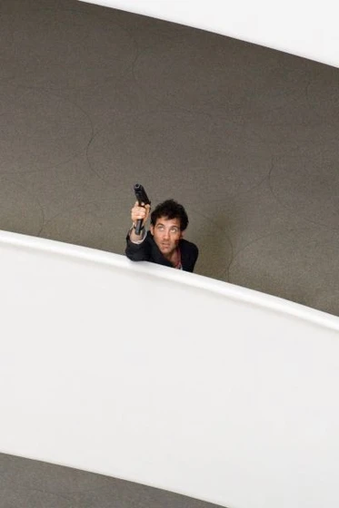 Clive Owen en the-international-dinero-en-la-sombra