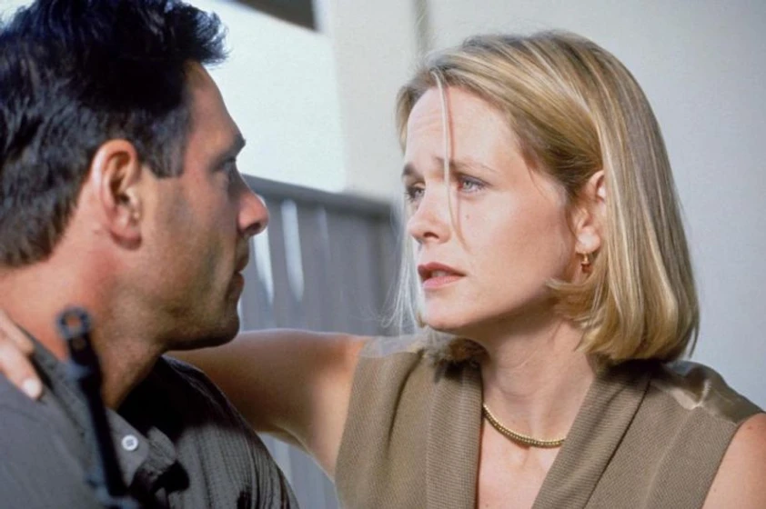 Lindsay Frost y Ken Olin en muerta-al-llegar-el-ocaso