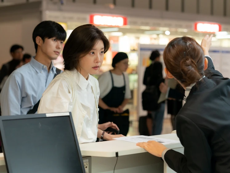 Sohee y Ahn Dong-gu en layover-hotel