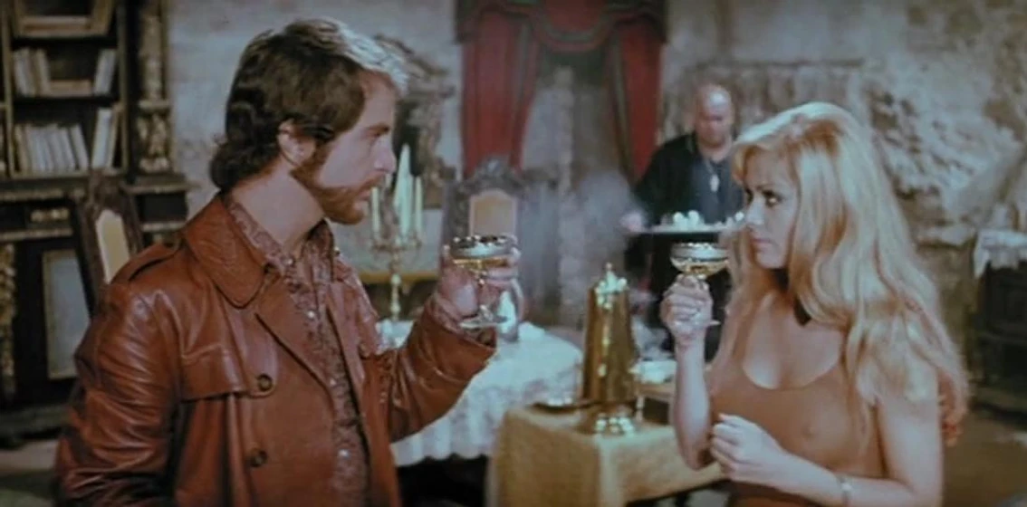 Hugo Stiglitz y Christa Linder en la-noche-de-los-mil-gatos