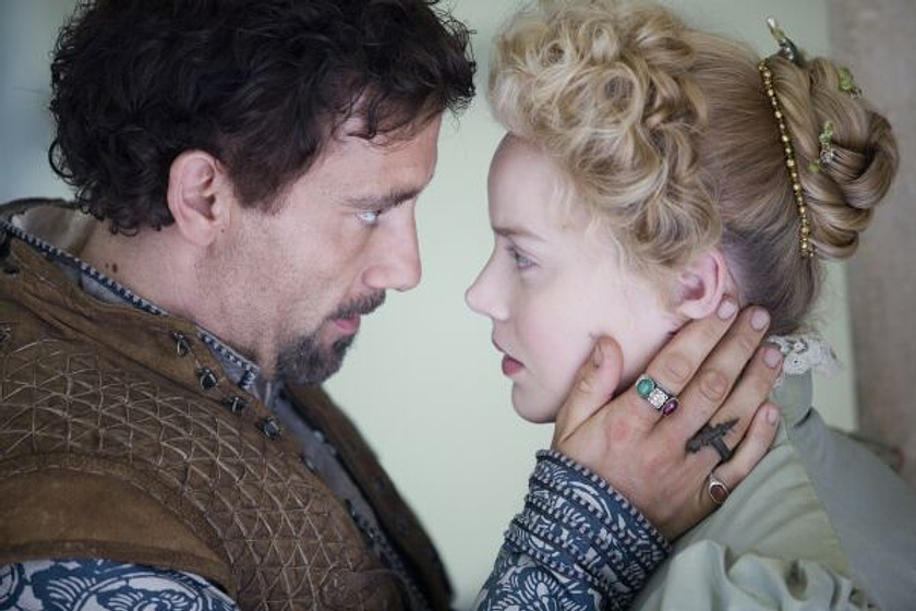 Clive Owen y Abbie Cornish en Elizabeth. La Edad de Oro