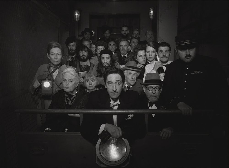 Bob Balaban, Tilda Swinton, Lois Smith, Henry Winkler, Adrien Brody, Denis Menochet y Félix Moati en La Crónica Francesa