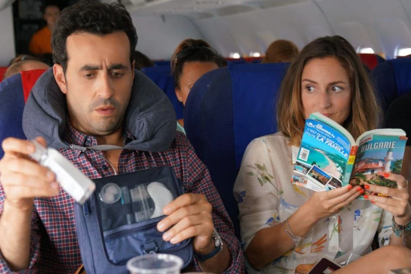 Jonathan Cohen y Camille Chamoux en primeras-vacaciones