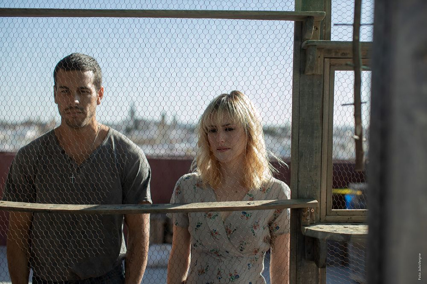 Mario Casas y Natalia de Molina en Adiós