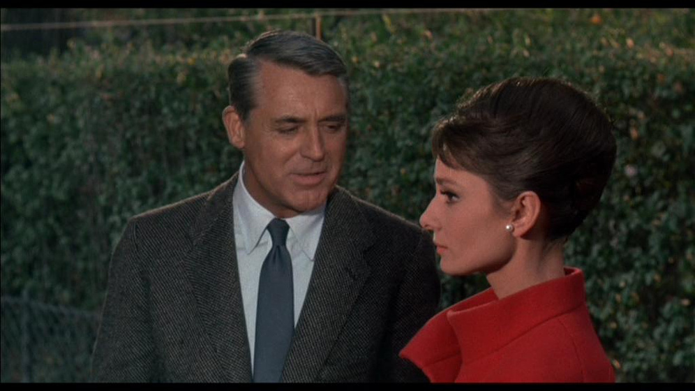 Cary Grant y Audrey Hepburn en Charada