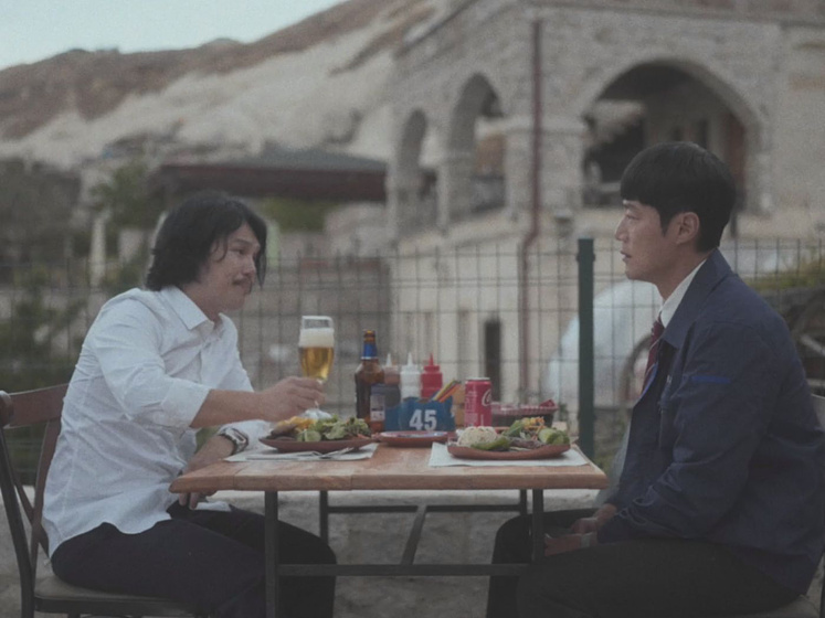 Hee-joon Lee y Jung Chun en Güle-Güle