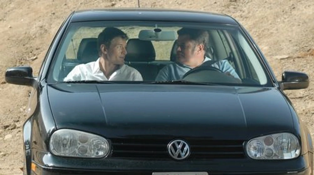 Michael Badalucco y Philip Winchester en en-mis-suenos-in-my-sleep