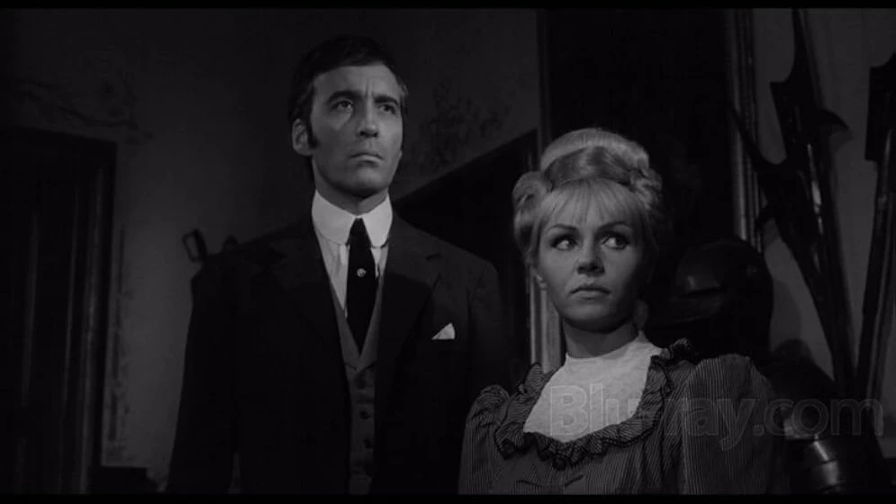 Christopher Lee [I] y Véra Valmont en la-maldicion-de-los-karnstein