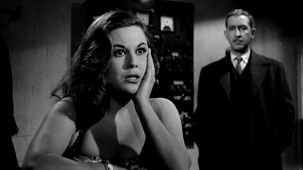 Emma Penella y Luis Prendes en de-espaldas-a-la-puerta