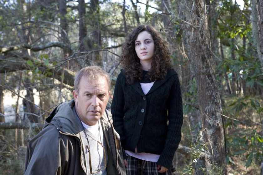 Kevin Costner y Ivana Baquero en La Otra Hija