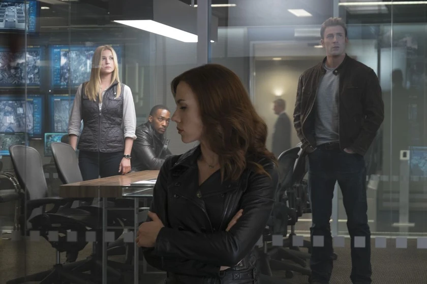 Scarlett Johansson, Chris Evans, Emily VanCamp y Anthony Mackie en capitan-america-civil-war