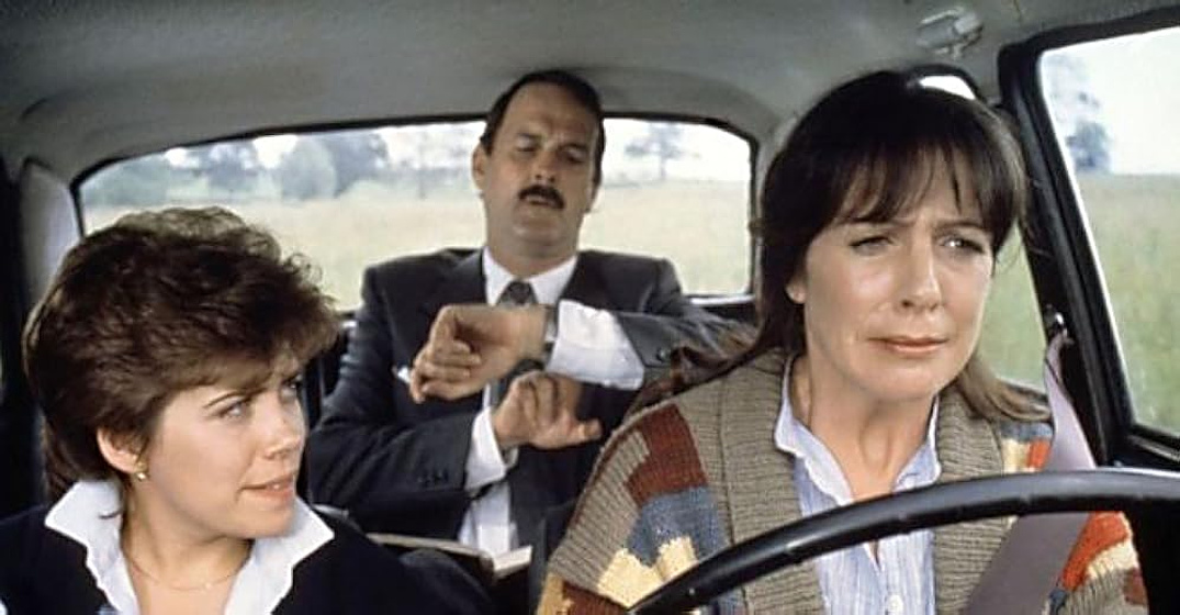 John Cleese, Penelope Wilton y Sharon Maiden en siempre-puntual