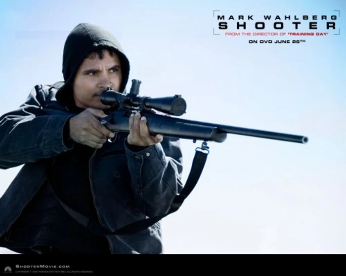 Michael Peña en shooter-el-tirador (Fotograma)