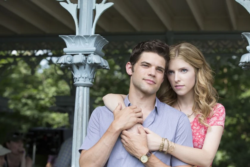 Anna Kendrick y Jeremy Jordan en los-ultimos-cinco-anos