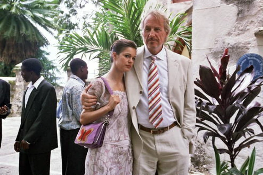Suzan Anbeh y Reiner Schöne en Paraíso Robado