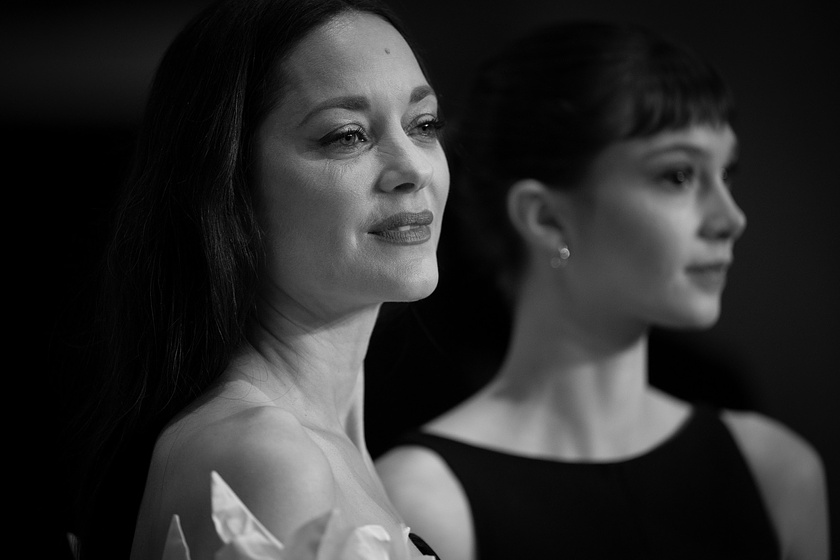Marion Cotillard y Clara Pacini en The Ice Tower (Berlinale. Febrero 2025)