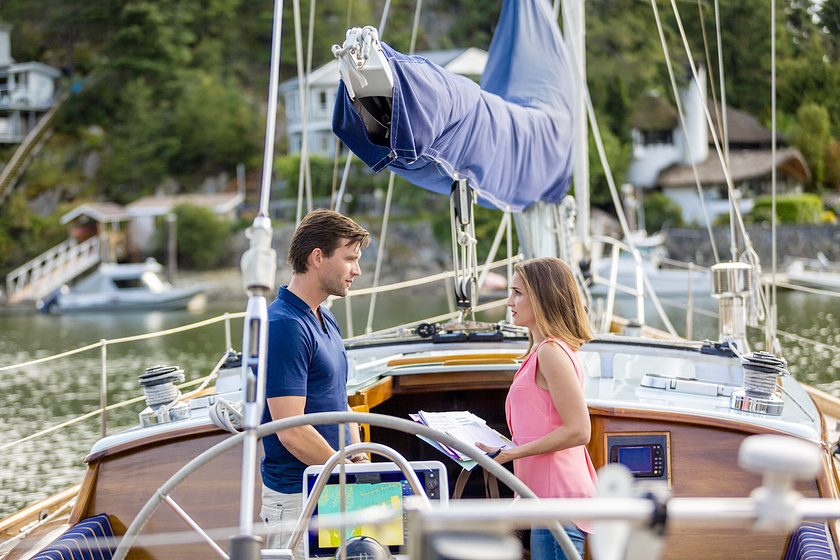 Rachael Leigh Cook y Lucas Bryant en Romance de Verano