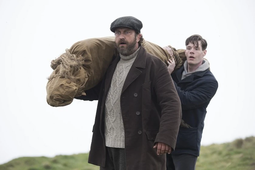 Gerard Butler y Connor Swindells en keepers-el-misterio-del-faro
