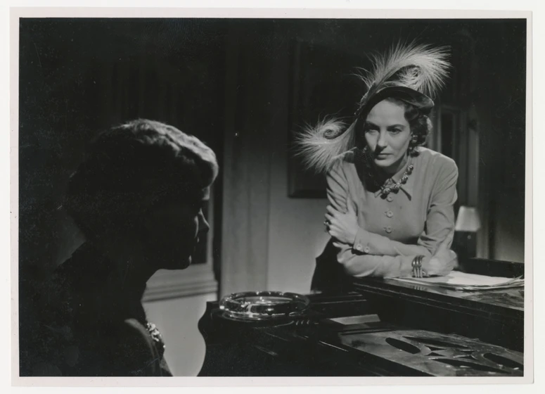 Imagen de girl-with-hyacinths