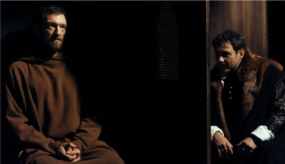 Vincent Cassel y Sergi López en El Monje