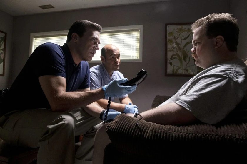 Jon Hamm y Paul Walter Hauser en richard-jewell