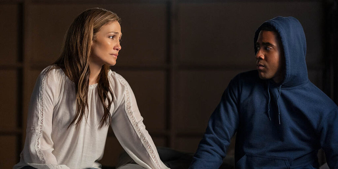 Jennifer Lopez y Jharrel Jerome en Unstoppable