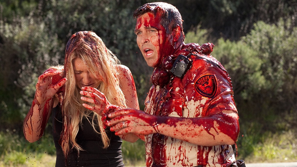 Eric Scott Woods y Brooke Hogan en Sand Sharks