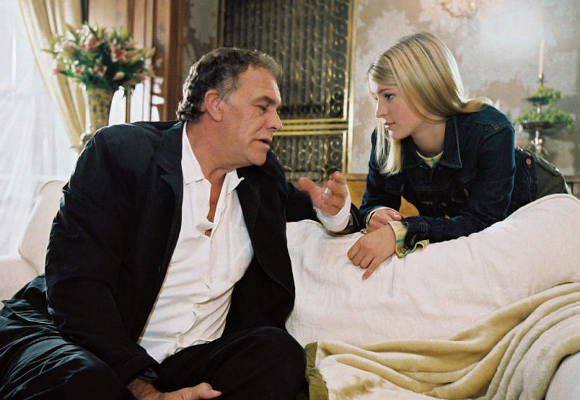 Christian Kohlund y Miriam Morgenstern en Dream Hotel: Mauricio
