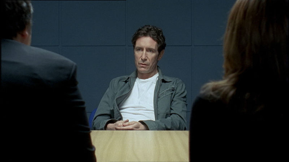 Paul McGann, Sarah Parish y Mark Benton en Unidos por la sospecha