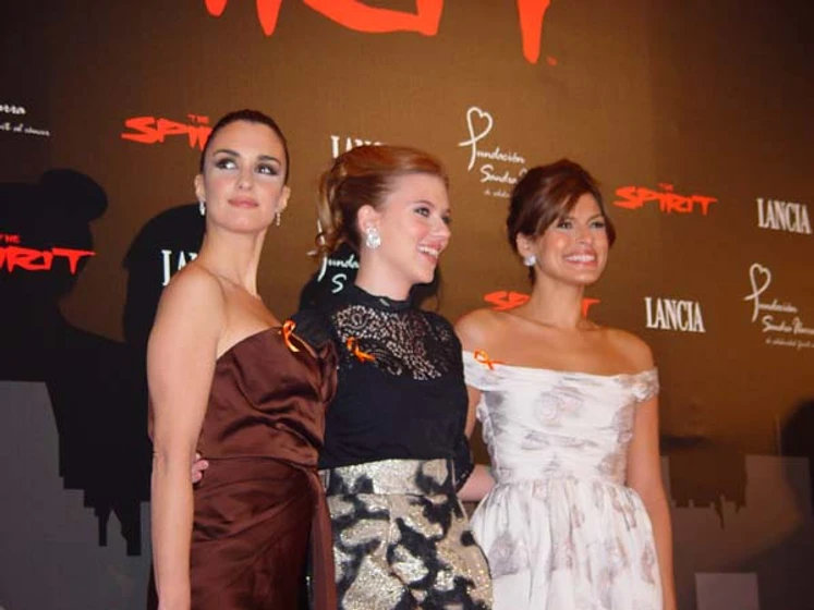 Scarlett Johansson, Paz Vega y Eva Mendes en the-spirit (Photocall en Madrid. Diciembre 2008)