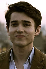 picture of actor Luke Slattery