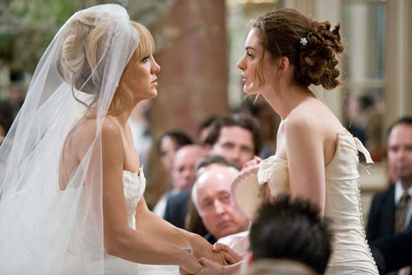 Kate Hudson y Anne Hathaway en Guerra de Novias