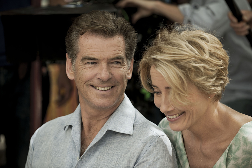 Pierce Brosnan y Emma Thompson en Un Golpe Brillante