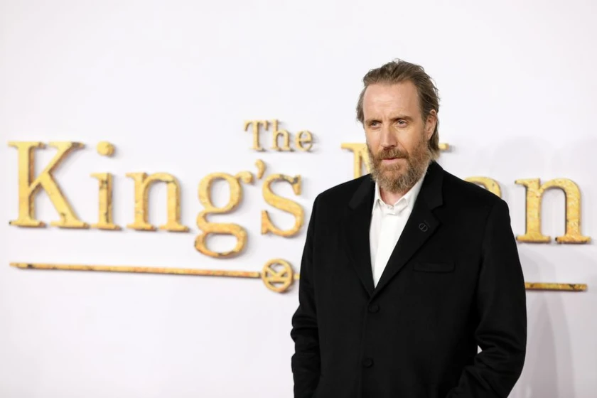Rhys Ifans en the-king-s-man-la-primera-mision (Premiere en Londres. Diciembre 2021)