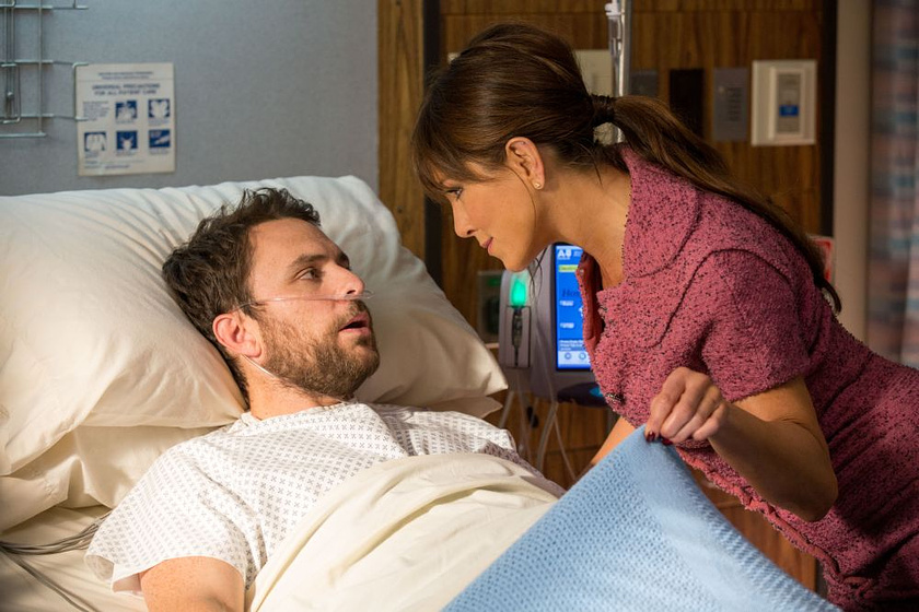Jennifer Aniston y Charlie Day [II] en Cómo acabar sin tu jefe 2