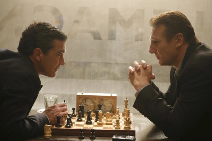 Antonio Banderas y Liam Neeson en cronica-de-un-engano