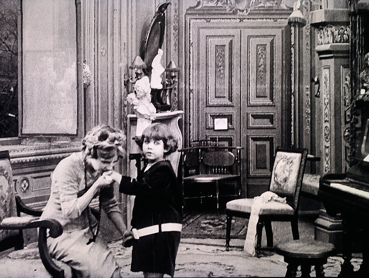 Magda Foy en falling-leaves-1912