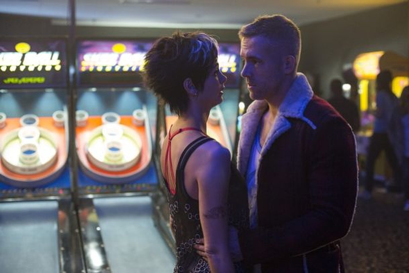 Ryan Reynolds y Morena Baccarin en Deadpool