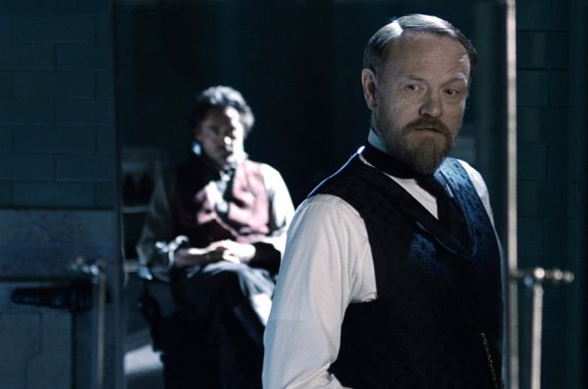 Robert Downey Jr. y Jared Harris en Sherlock Holmes: Juego de sombras