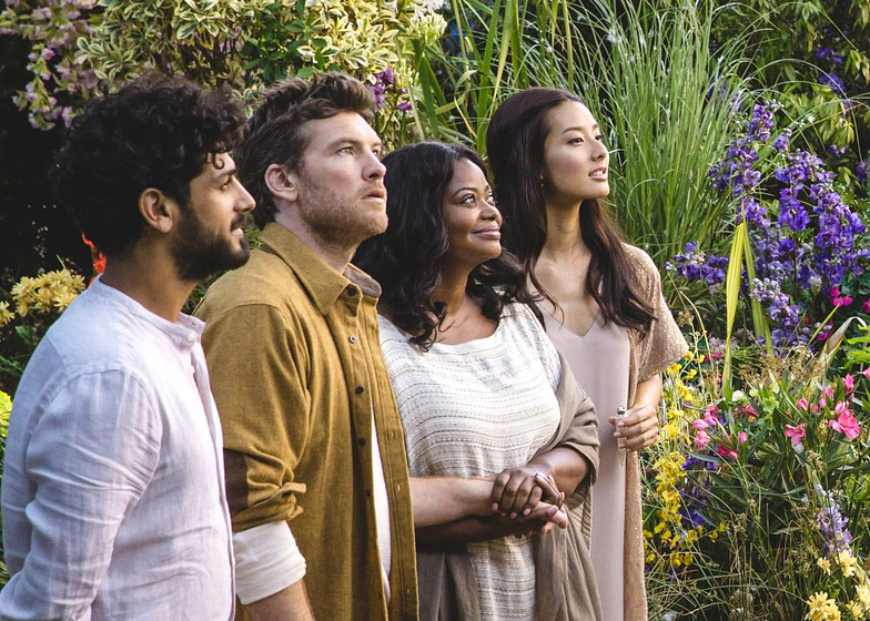 Octavia Spencer, Sam Worthington, Avraham Aviv Alush y Sumire Matsubara en La Cabaña (2017)