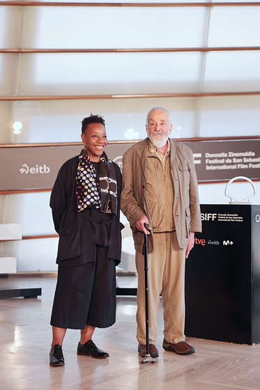 Marianne Jean-Baptiste y Mike Leigh en Mi Única Familia (Festival de San Sebastián. Septiembre 2024)
