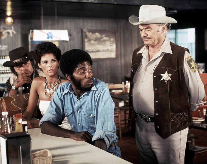 Kris Kristofferson, Ernest Borgnine, Madge Sinclair y Ali MacGraw en Convoy