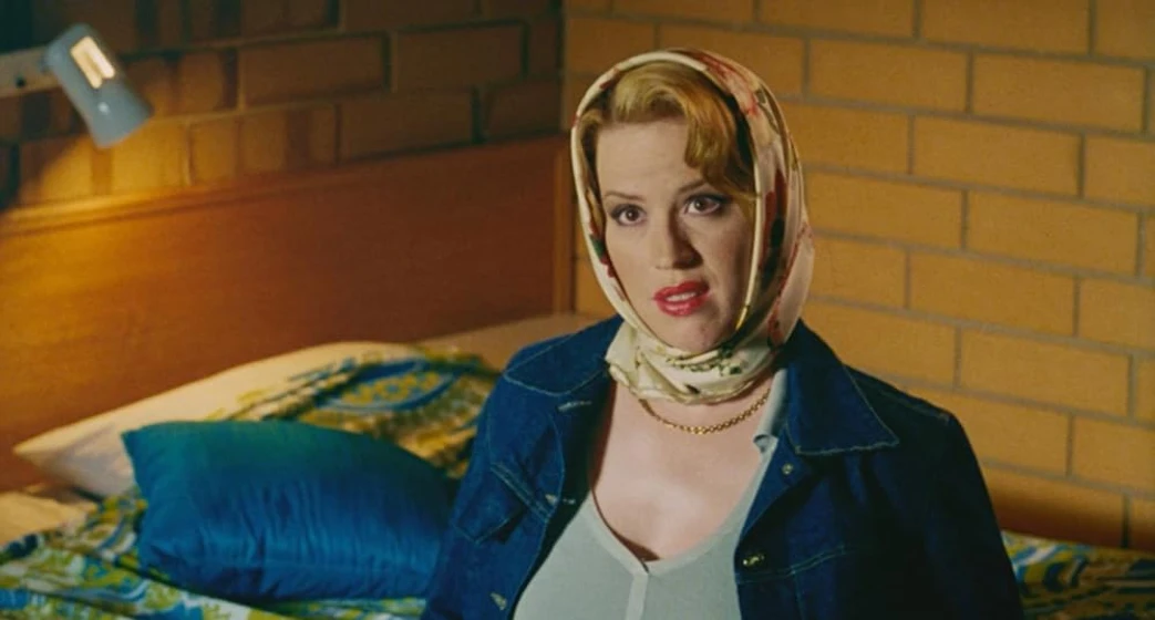 Molly Ringwald en cut-corten