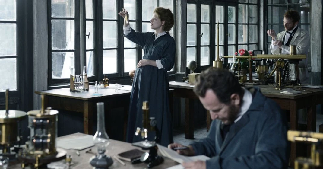 Karolina Gruszka y Arieh Worthalter en marie-curie