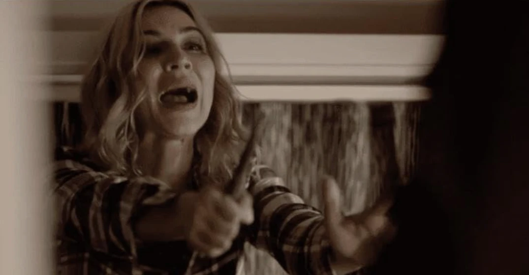 Samaire Armstrong en la-casa-en-la-colina